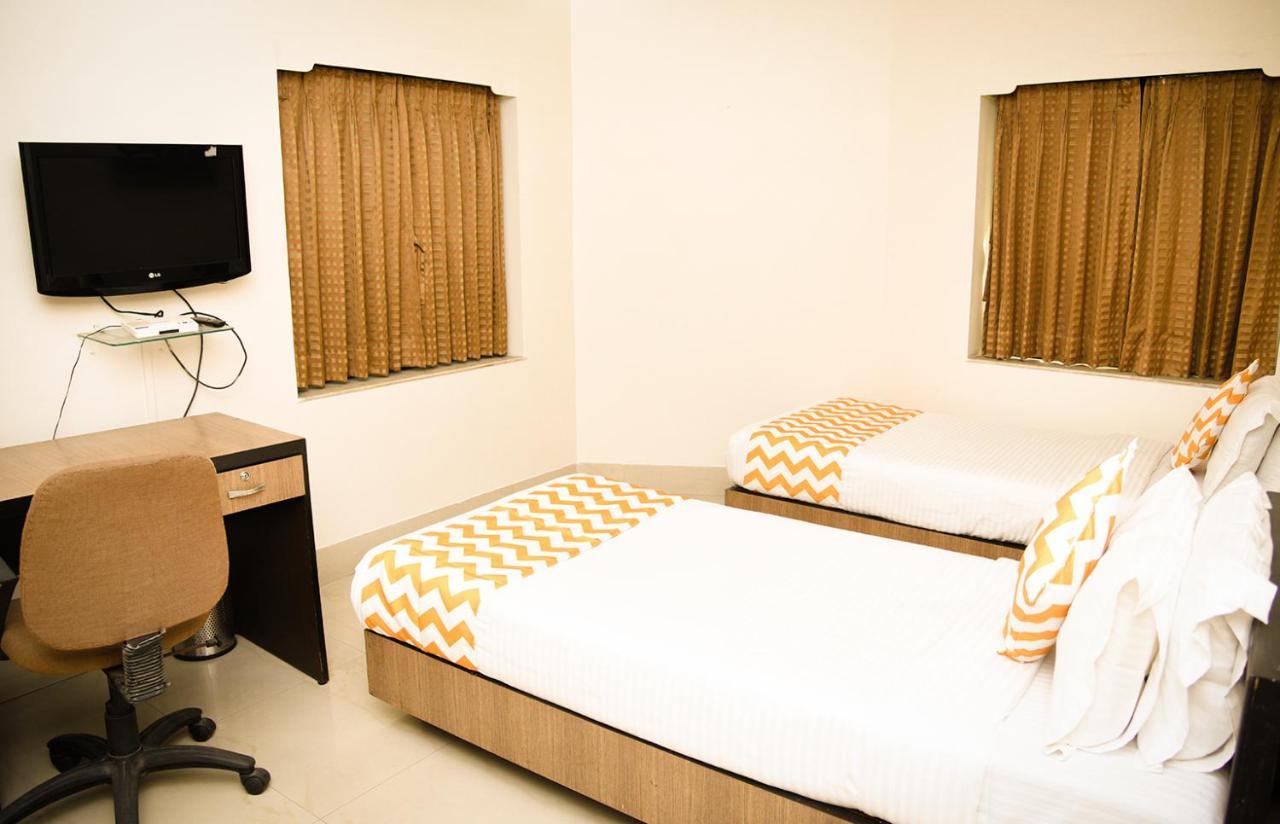 Crossroads Hotel Calcutta Buitenkant foto