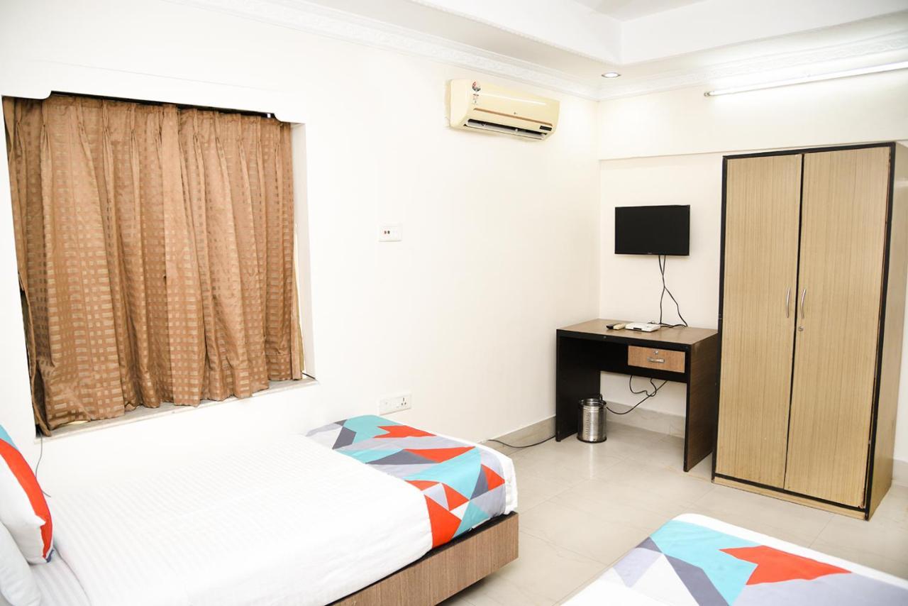 Crossroads Hotel Calcutta Buitenkant foto