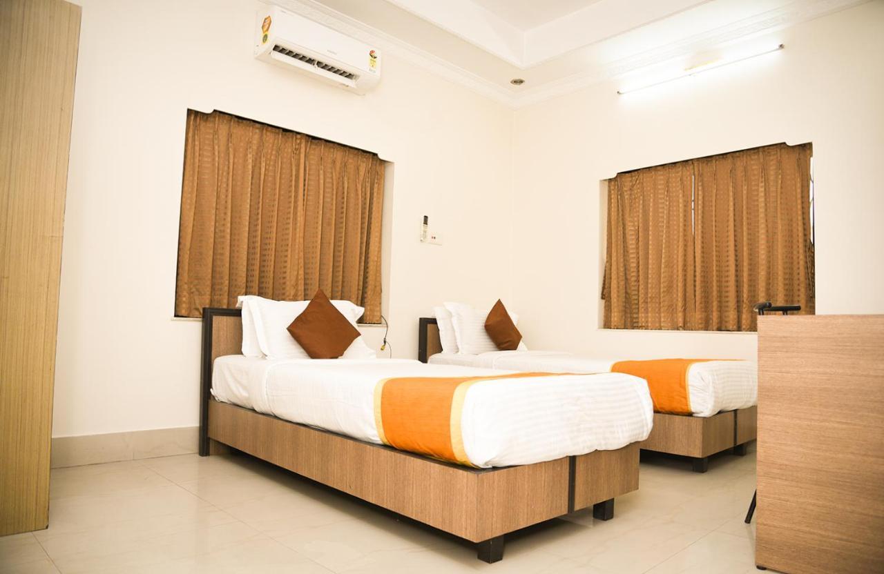 Crossroads Hotel Calcutta Buitenkant foto