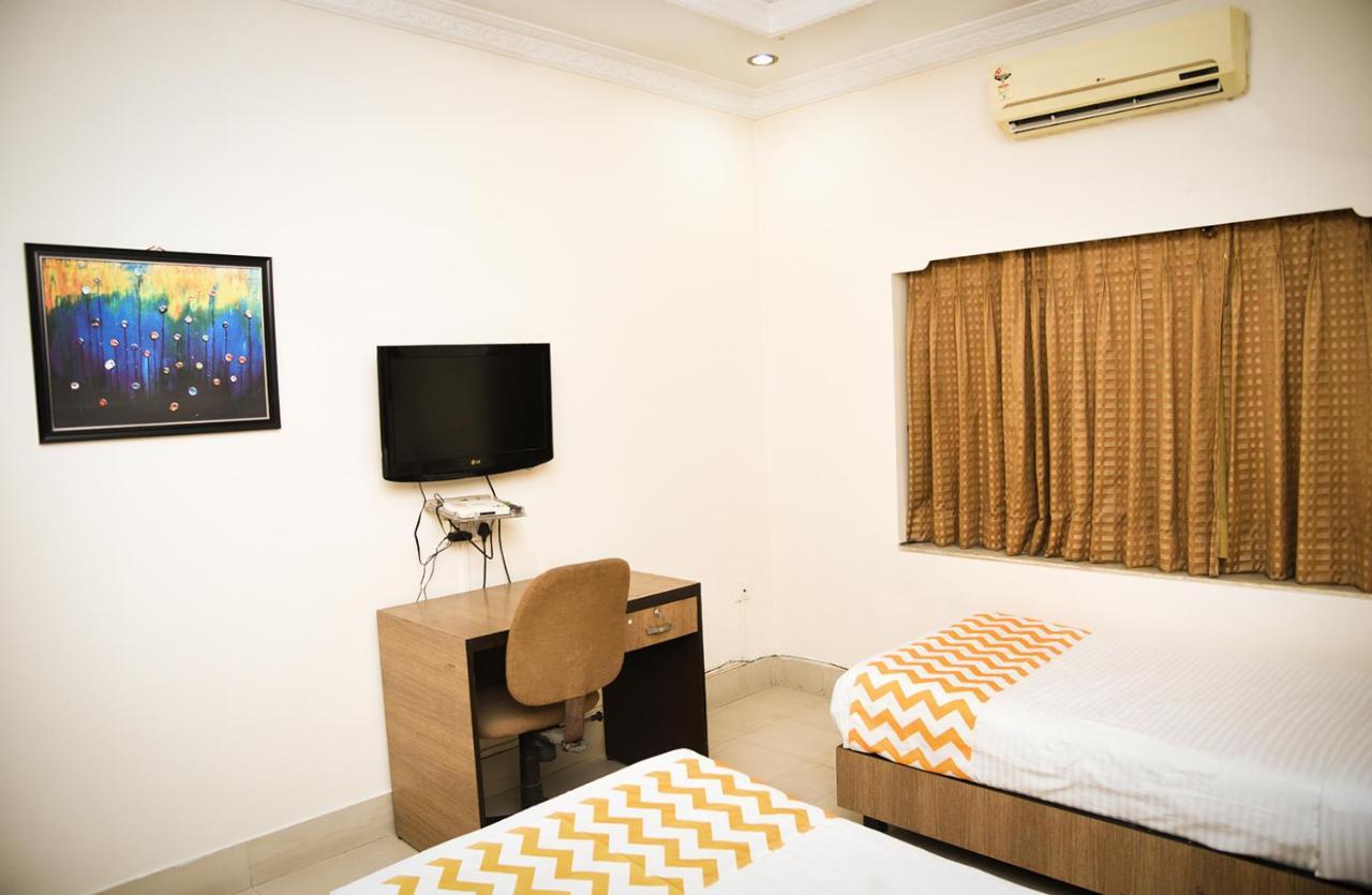 Crossroads Hotel Calcutta Buitenkant foto