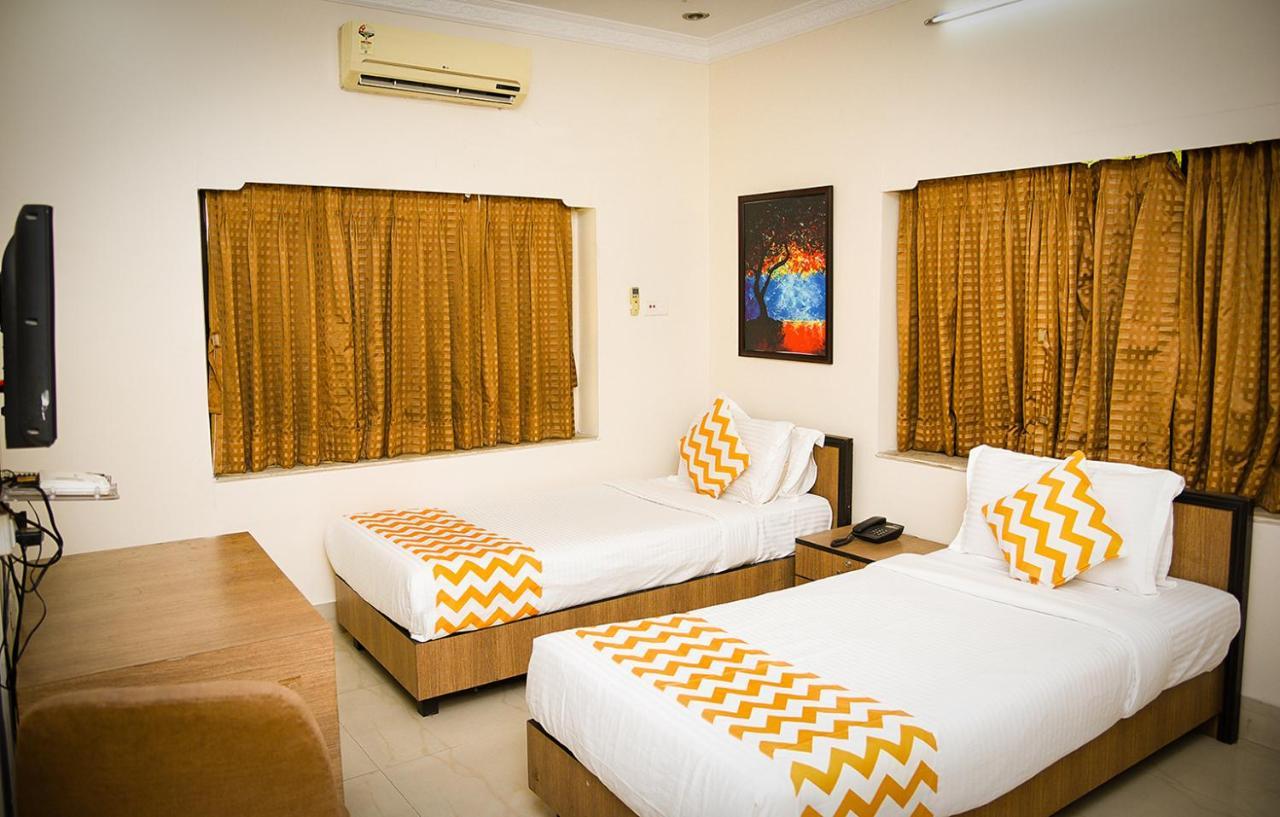 Crossroads Hotel Calcutta Buitenkant foto