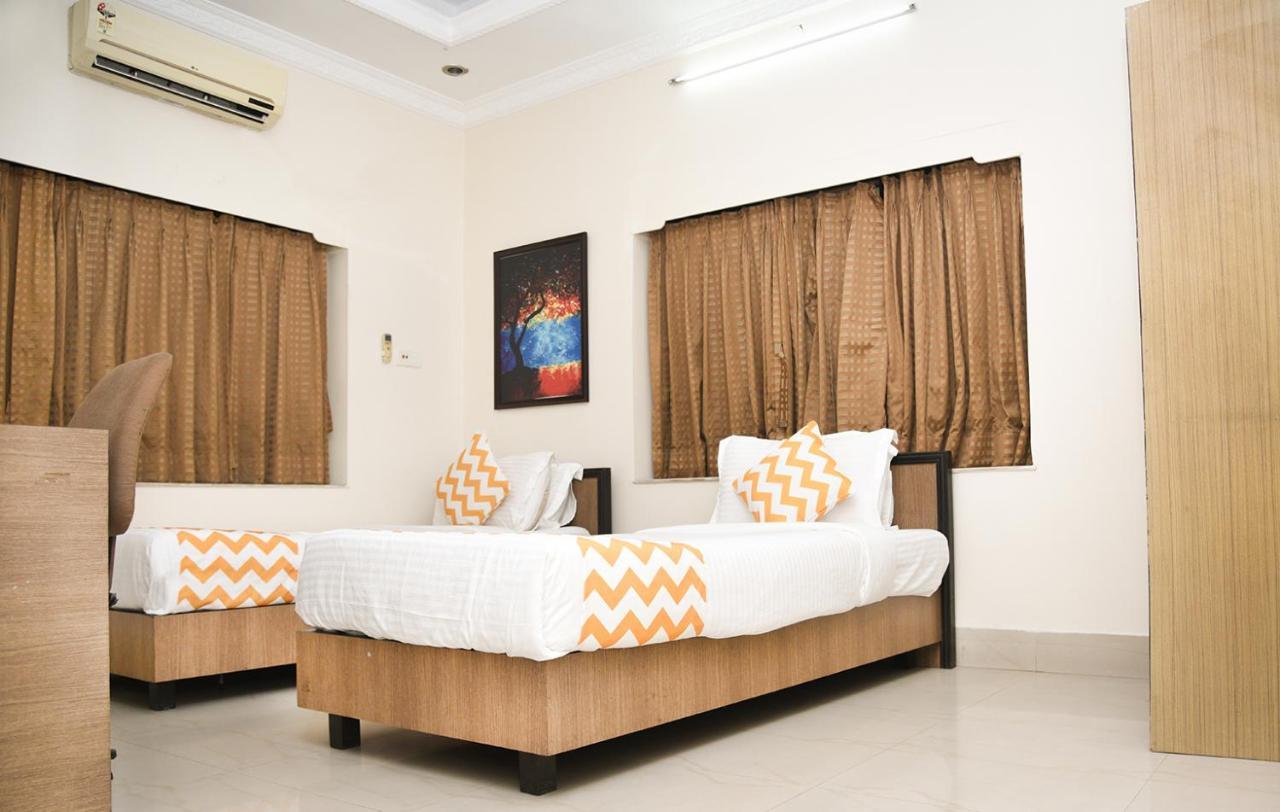 Crossroads Hotel Calcutta Buitenkant foto