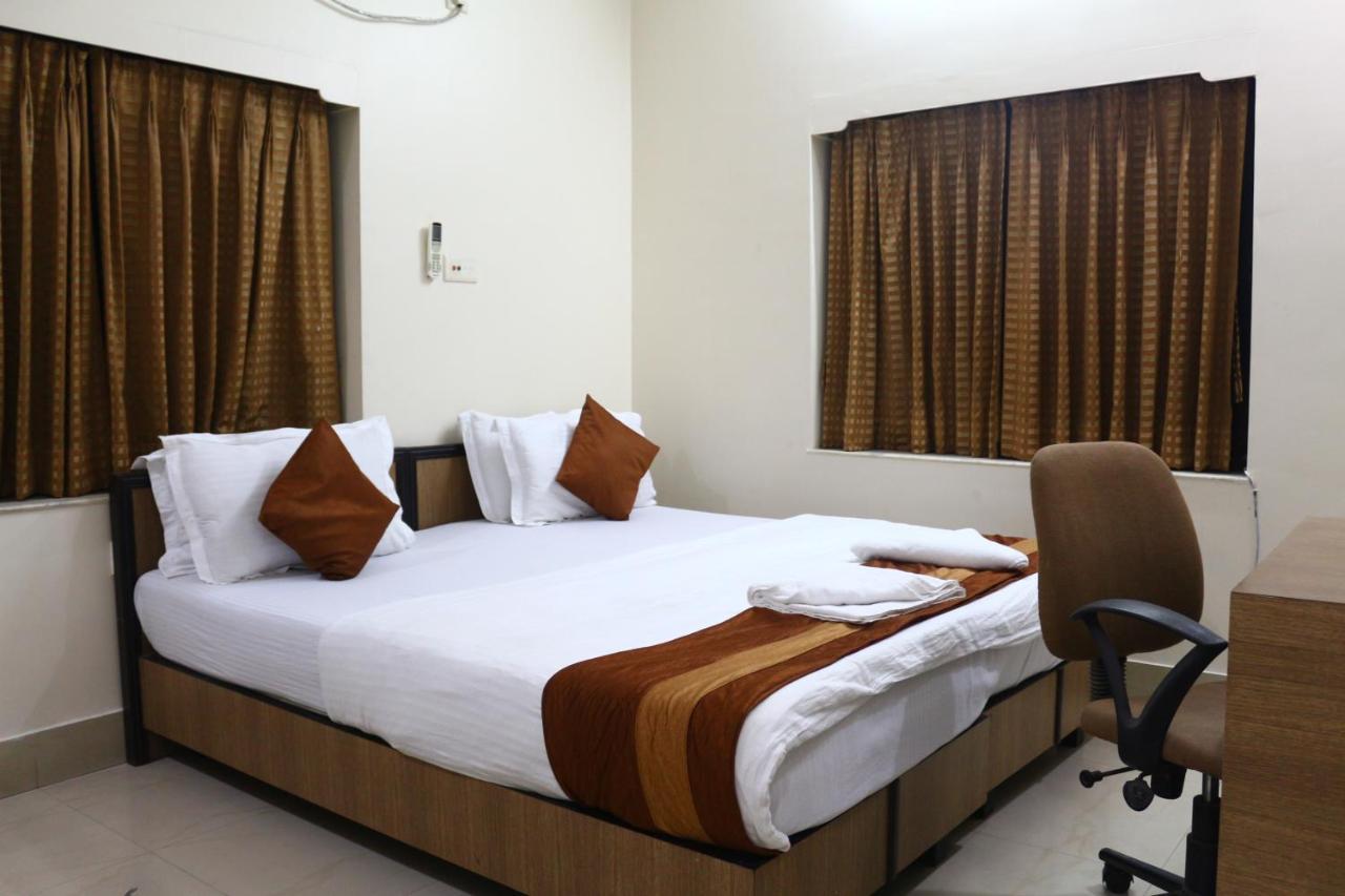 Crossroads Hotel Calcutta Buitenkant foto